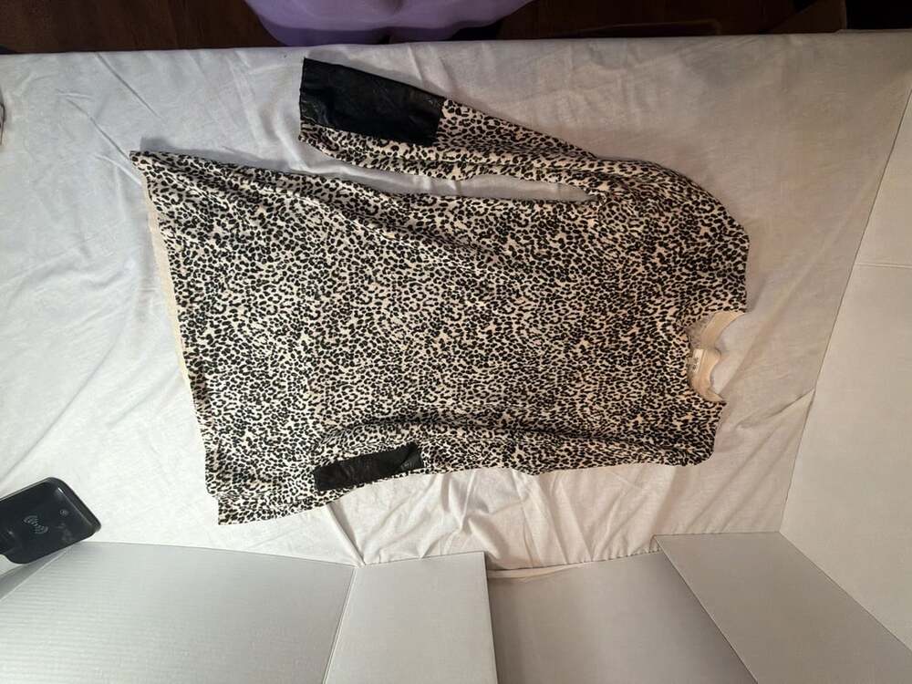 tyler böe Leopard Print Sweater Tunic Size M
